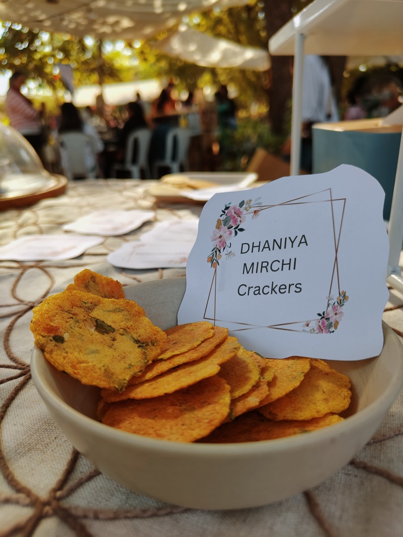 Dhaniya Mirchi Crackers 